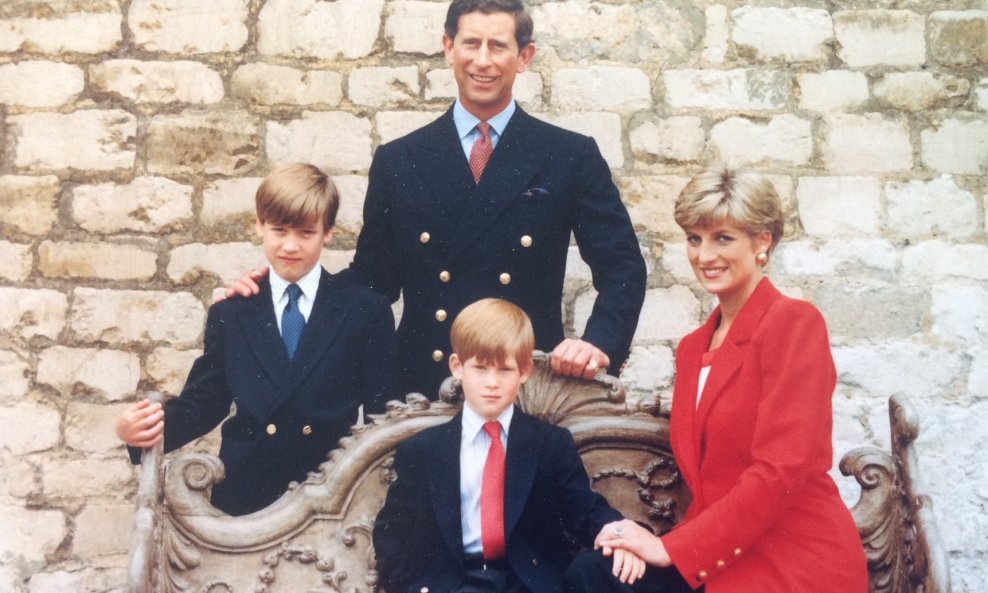 Princ Charles i princeza Diana s djecom