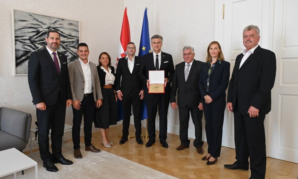 Andrej Plenković i izaslanstvo Društva Trke na prstenac