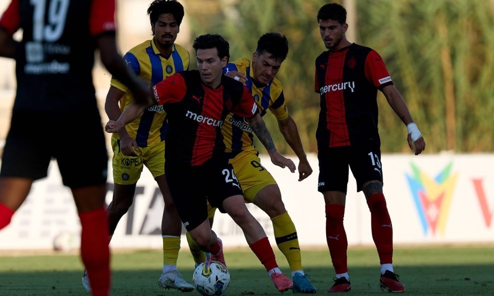 Ante Ćorić (s loptom) u dresu malteškog kluba