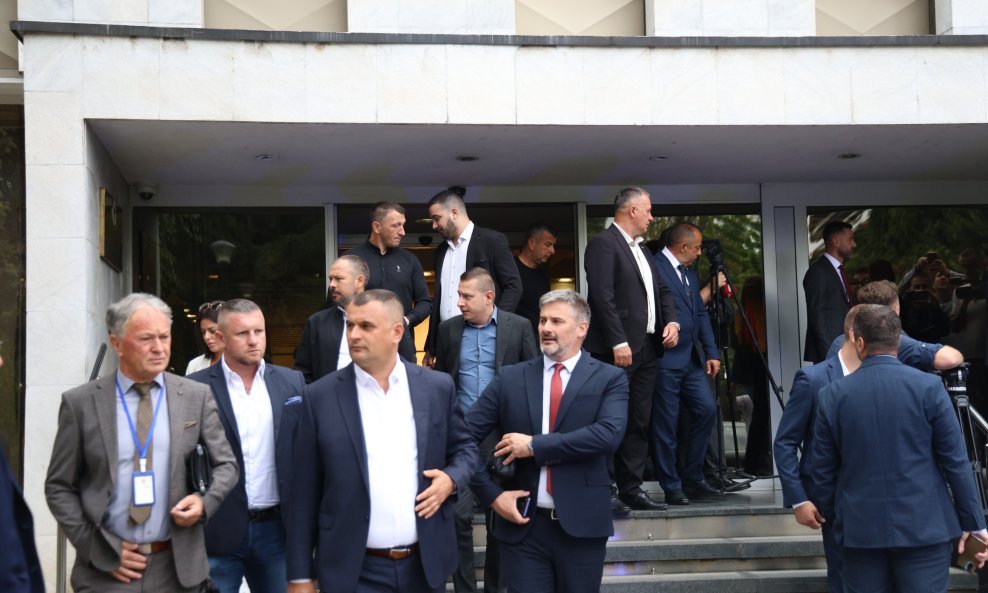 Dojava o bombi odgodila sjednicu