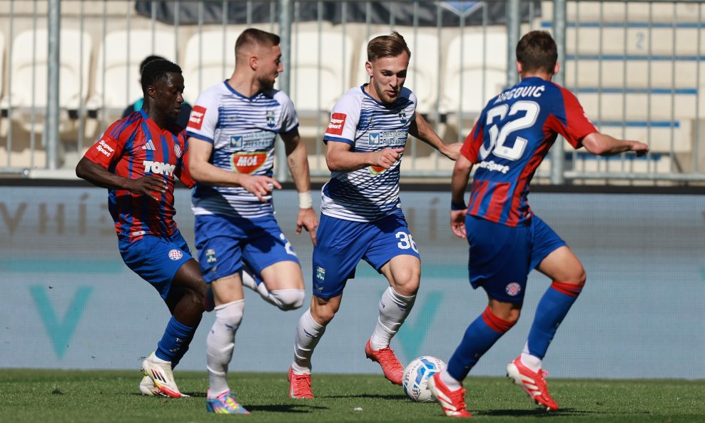Detalj s posljednjeg derbija na Opus Areni  između Osijeka i Hajduka