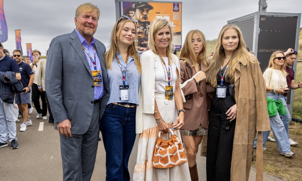 Kralj Willem-Alexander i princeza Ariane te kraljica Máxima i princeze Alexia i Amalia