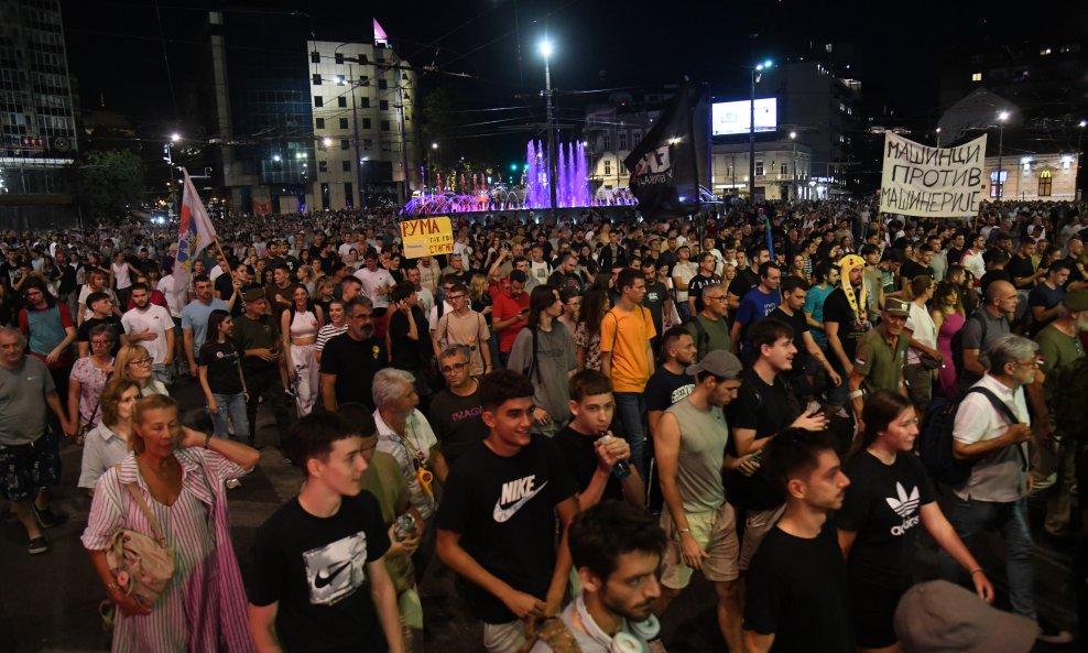 Beograd: Komemorativna šetnja povodom 10 mjeseci od pada nadstrešnice na željezničkoj stanici u Novom Sadu