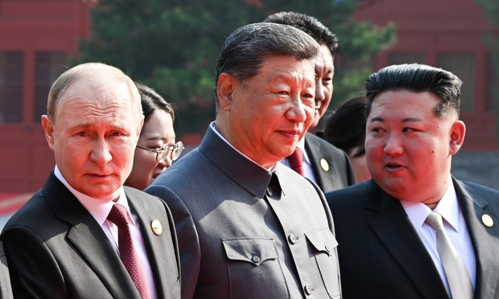 Vladimir Putin, Xi Jinping i Kim Jong-un na istom mjestu. Zajednička fotografija obilježila je paradu