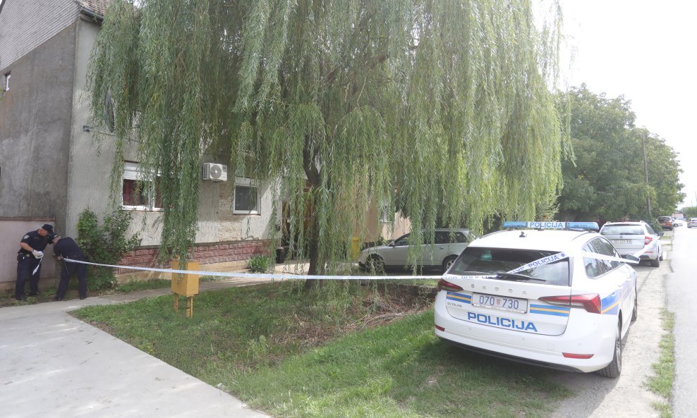 Policija i forenzičari u Tenji kod Osijeka