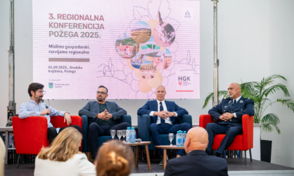 Ivan Jelušić (Orqa)Slobodan Mihalj (Hemco) Marko Ćosić (Đuro Đaković Grupa) Davor Tretinjak (MORH) na skupu u Požegi