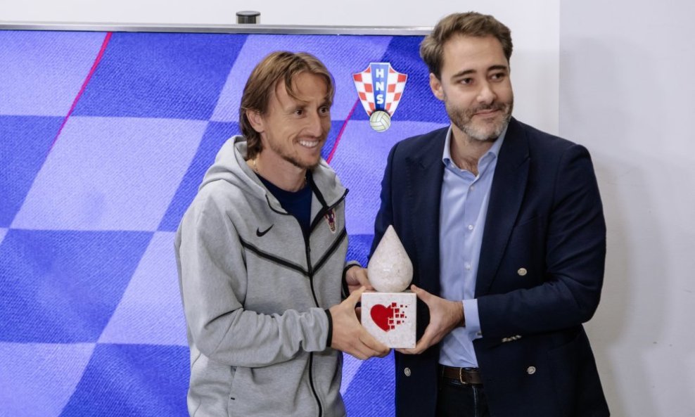 Luka Modrić s nagradom Pokaži srce