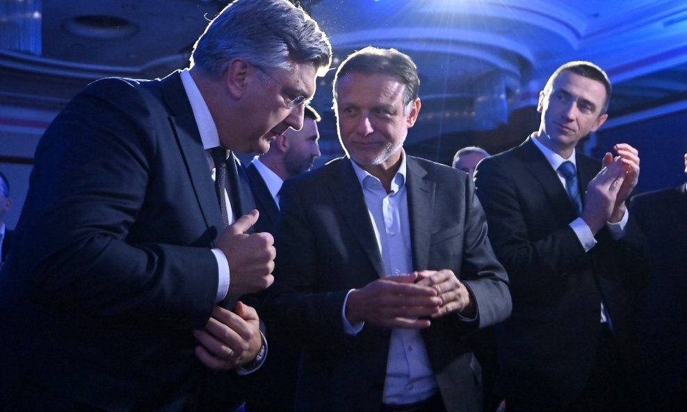 Desni političari mogu samo zapljeskati manevru kojim je Plenković 'oteo' njihove glasače