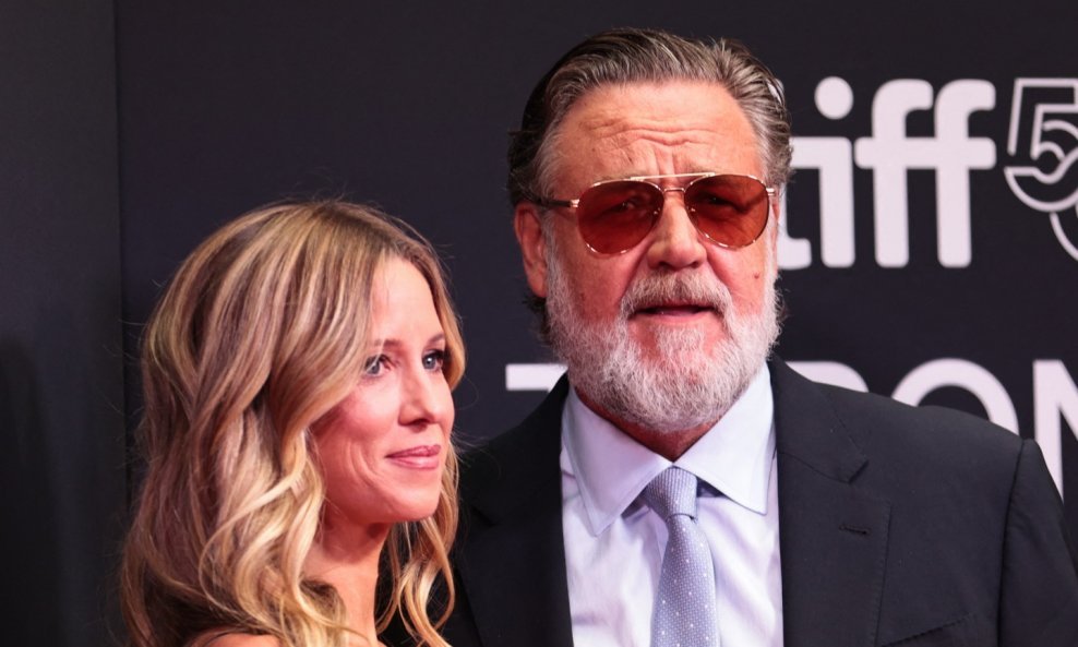 Russell Crowe i Britney Theriot