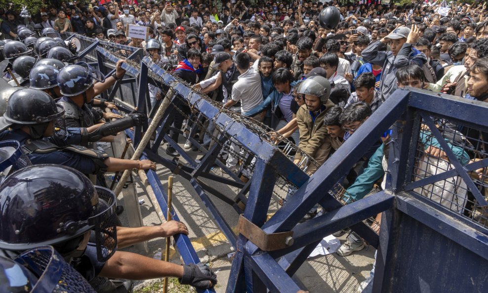 Prosvjednici se sukobili s policijom u Katmandu, Nepal