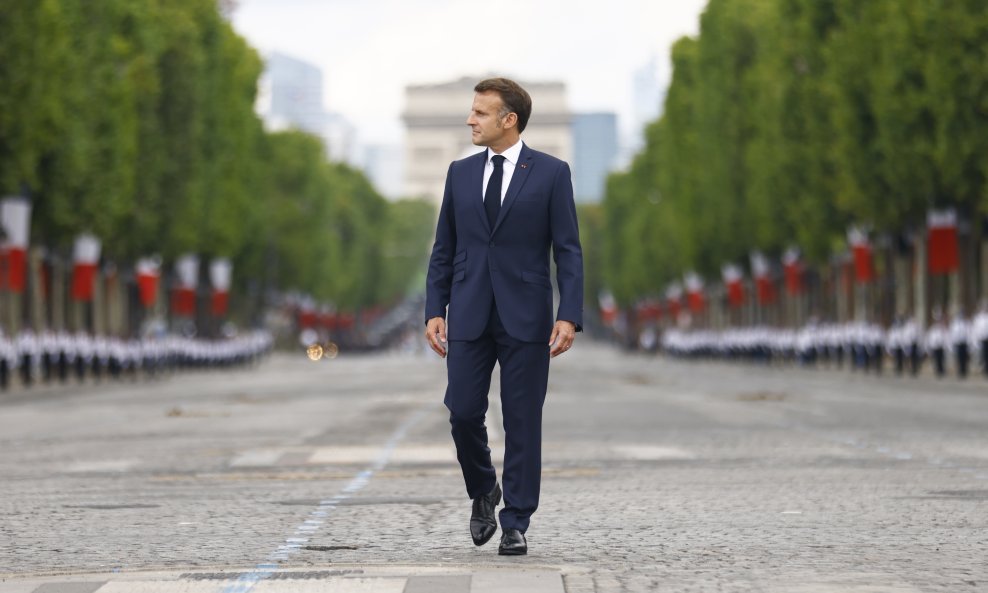 Emmanuel Macron sve je usamljeniji na političkom spektru