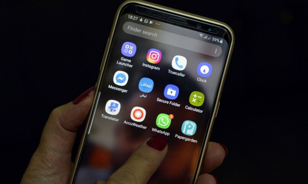 Dugo sjedenje uz mobitel može izazvati hemeroide