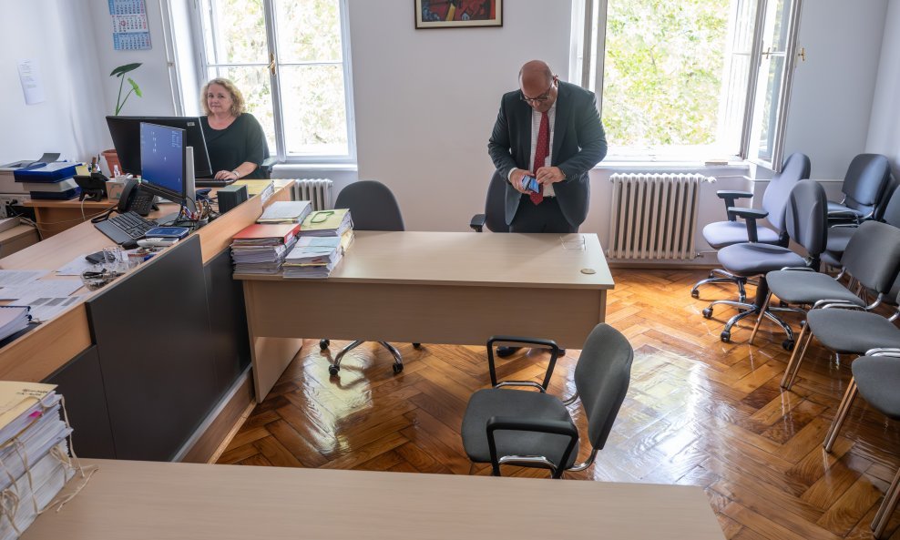 Na Zupanijskom sudu na presudi Zvonku Buricu, optuzenom za primanje mita, nitko se nije pojavio