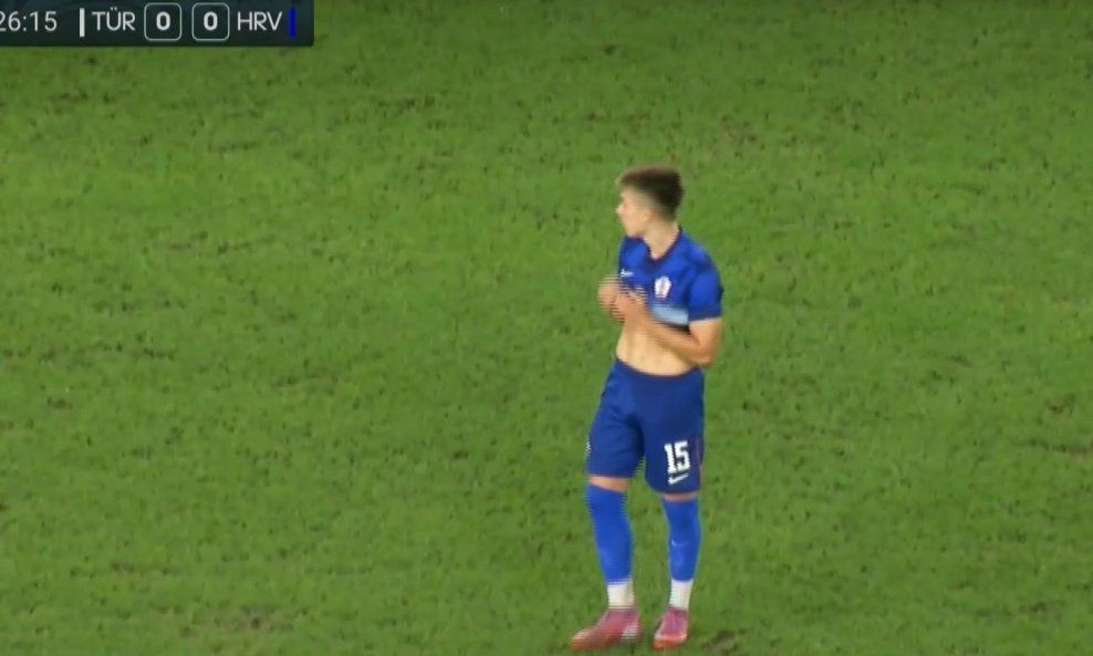 Jagušić pogađa prečku