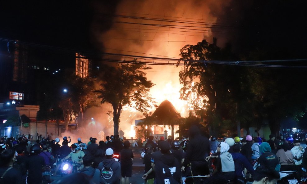 Neredi u Indoneziji uvelike podsjećaju na one u Nepalu