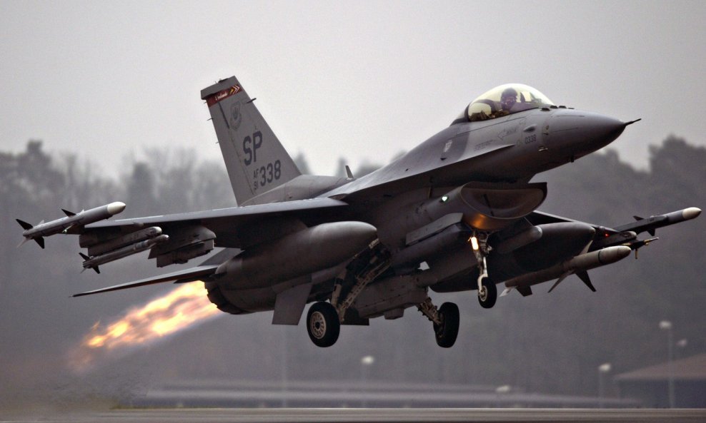 Borbeni avion