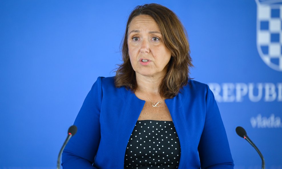 Ministrica Irena Hrstić