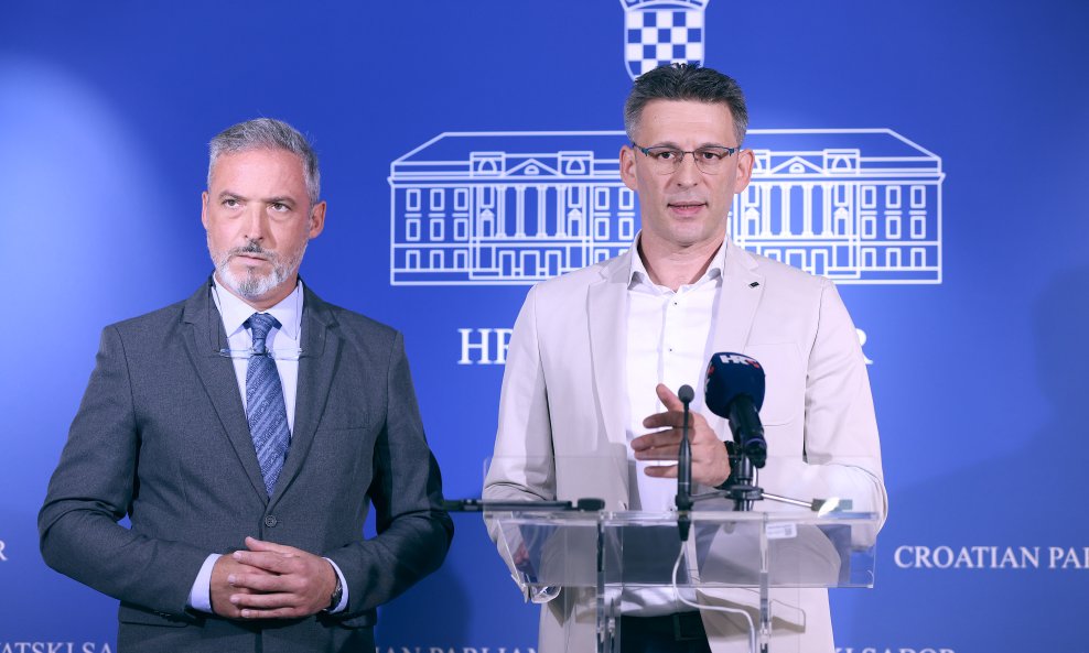Božo Petrov i Ivan Bekavac na konferenciji za medije