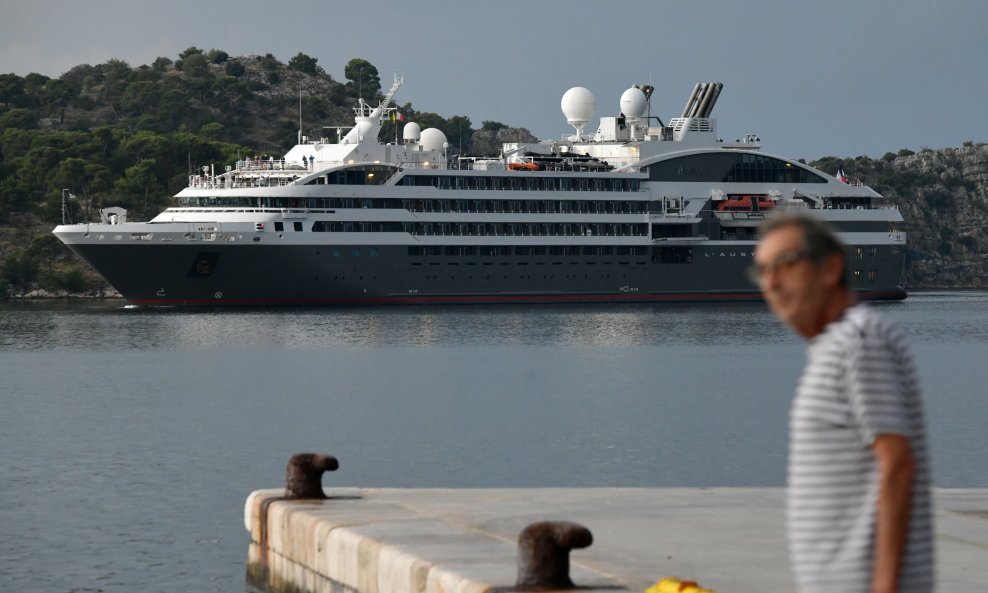 Kruzer L'Austral u Šibeniku