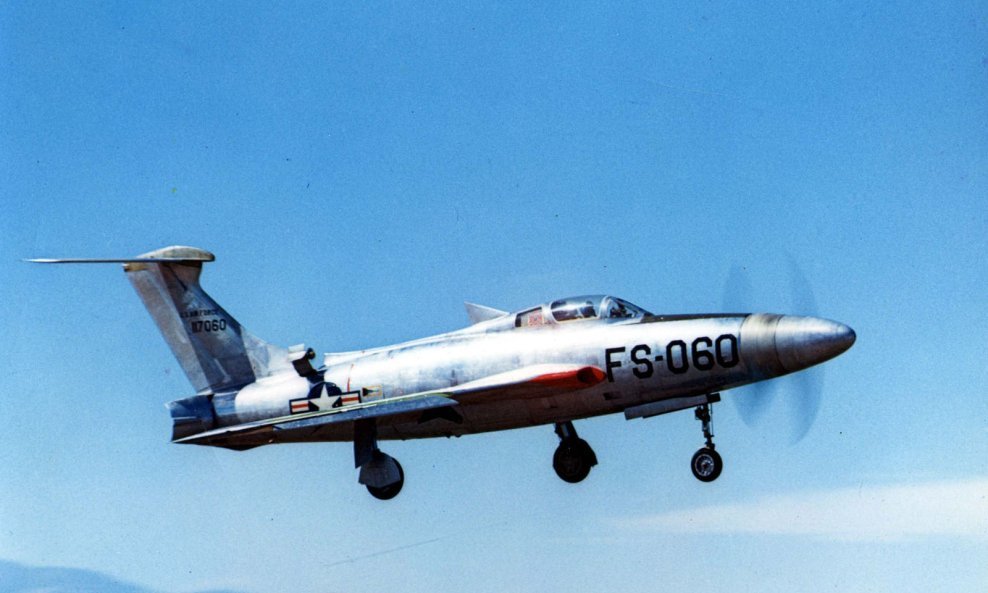 Borbeni avion XF-84H u letu