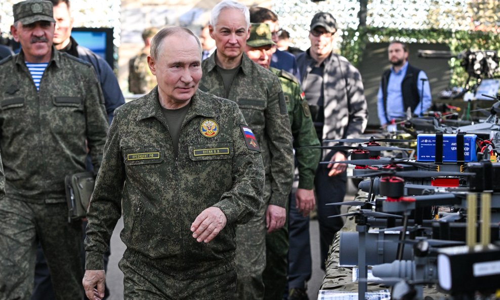 Vladimir Putin na vojnom poligonu