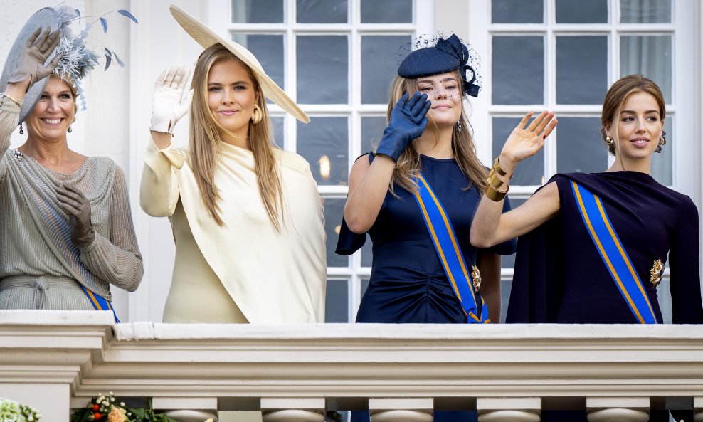Kraljica Maxima sa svoje tri kćeri