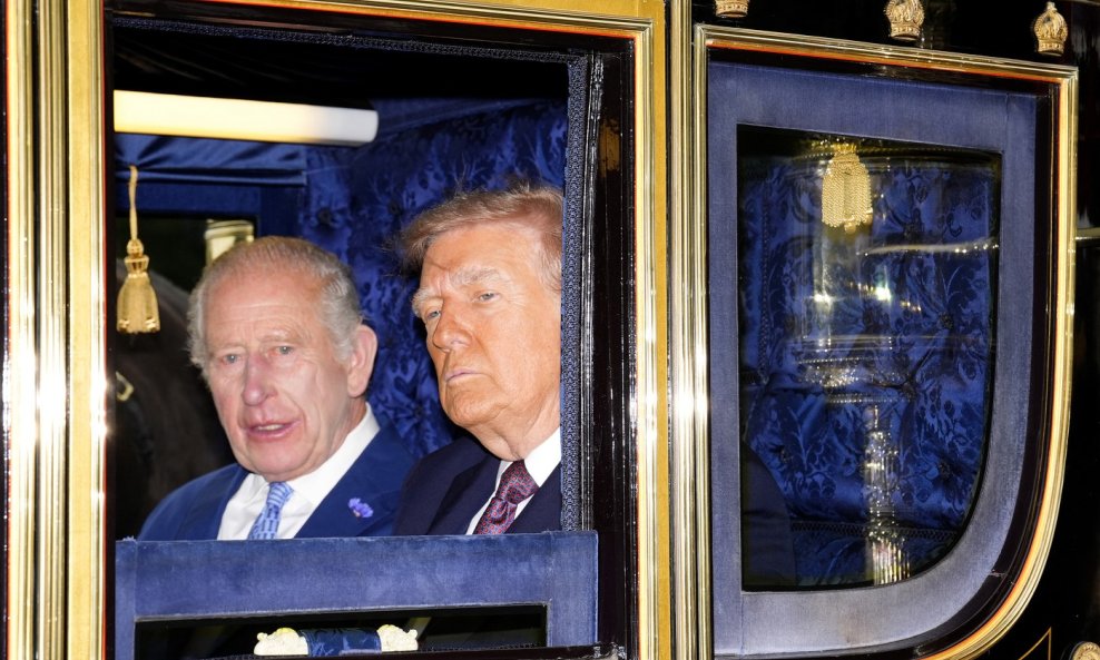 Kralj Charles i Donald Trump u kočiji
