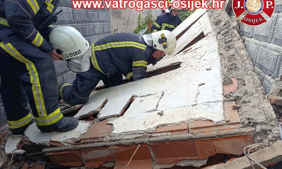 Spašavanje osobe ispod urušenog zida