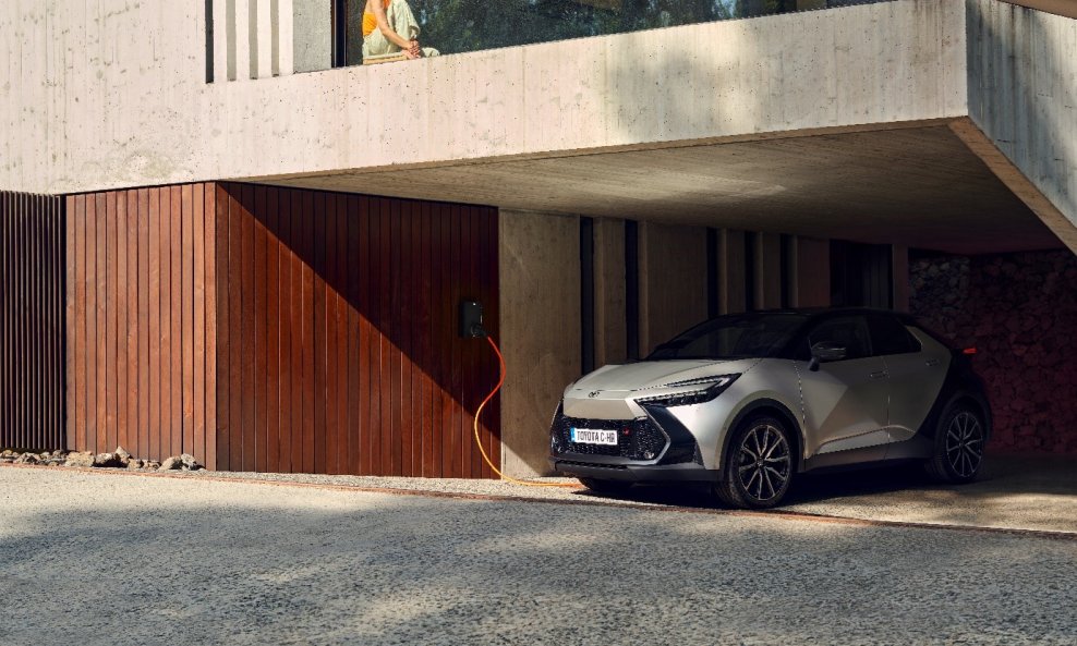 Toyota C-HR PHEV