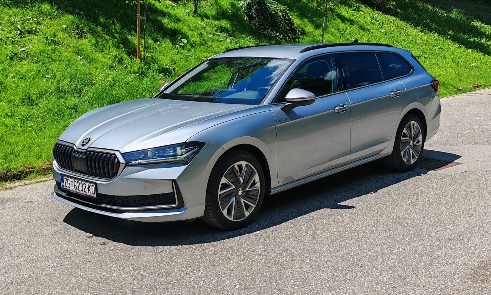 Škoda Superb Combi Selection 2.0 TDI DSG