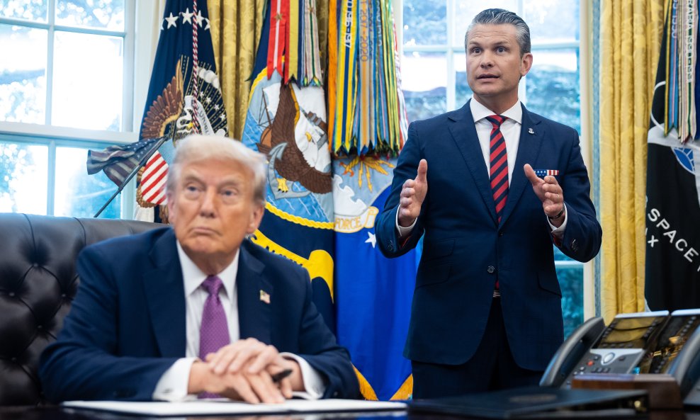 Donald Trump, Pete Hegseth