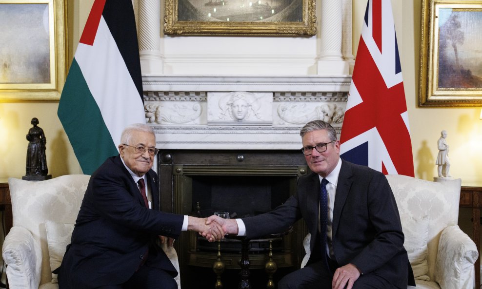 Čelnik Palestine Mahmoud Abas i Keir Starmer