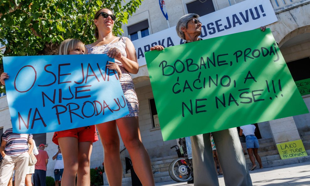 Prosvjed 'Svi za Osejavu' u Makarskoj