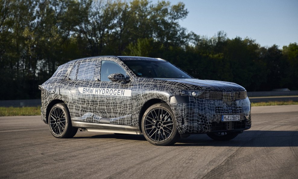 Novi BMW iX5 Hydrogen stiže 2028. godine