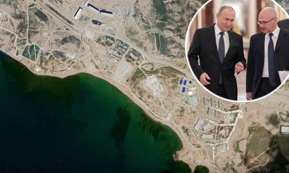 Rusija gradi kulturni kompleks Tavridu na Krimu od 2019.: Vladimir Putin i Sergej Kirijenko (u krugu)
