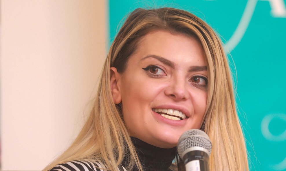 Ella Dvornik