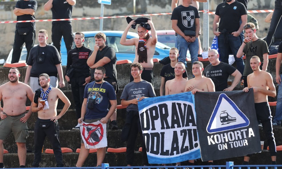 Navijači Osijeka u Puli