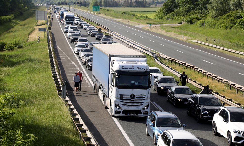 Kolona na autocesti
