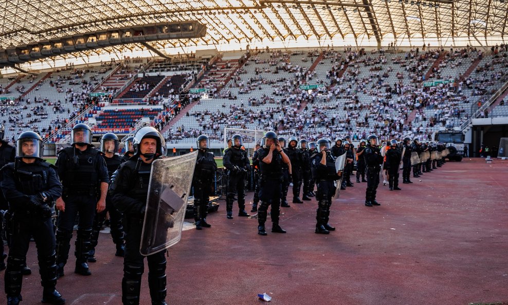 Policija na Poljudu