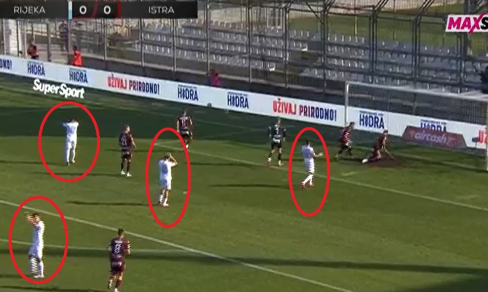 Igrači Rijeke nakon promašaja Menala uhvatili se za glavu