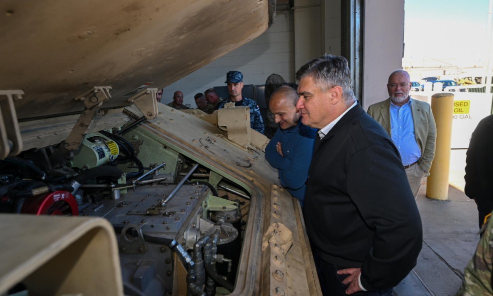 Zoran Milanović u posjetu vojnom kampu Ripley