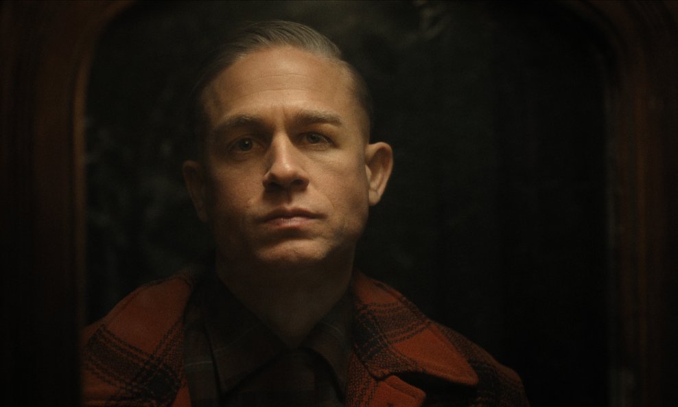 Charlie Hunnam kao Ed Gein