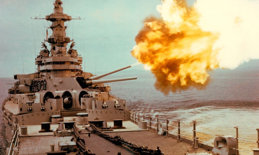 Američki bojni brod USS Iowa