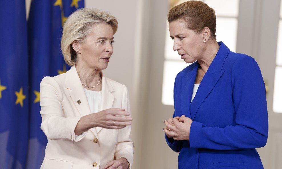 Čelnica EK Ursula von der Leyen i danska premijerka Mette Frederiksen
