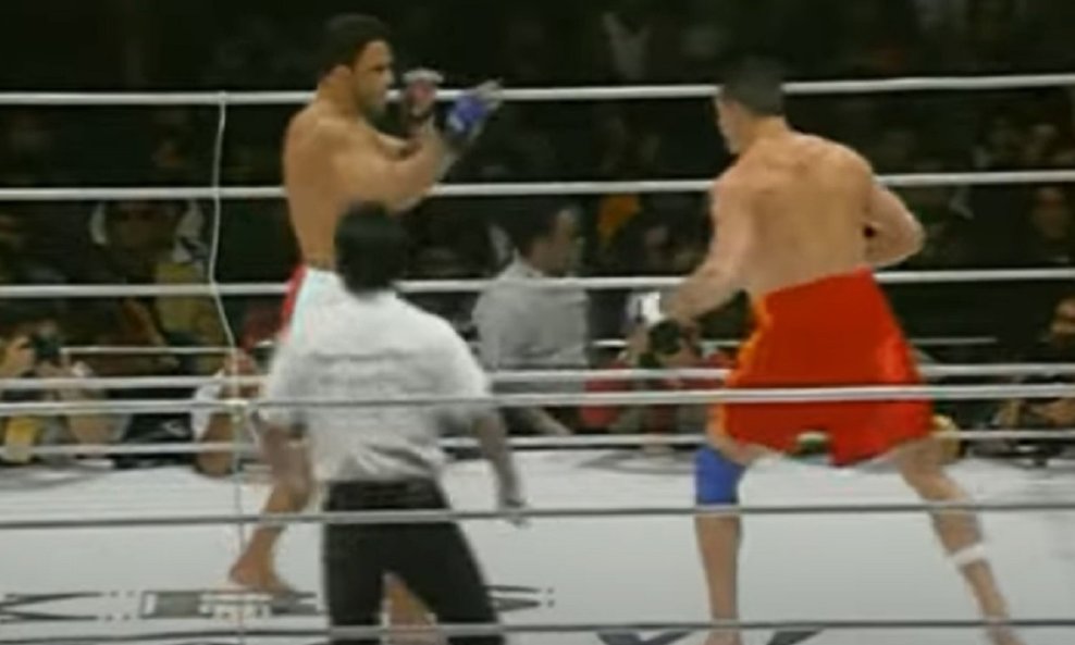 Cikatić (desno) vs. Kerr