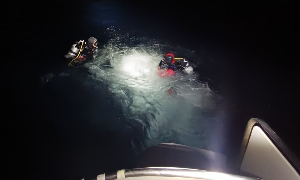 Ronioci HGSS-a izvlače tijela unesrećenih