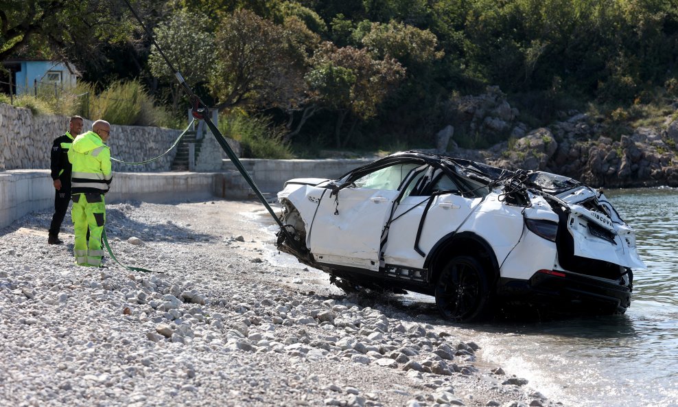 Iz mora kod Senja izvučen automobil