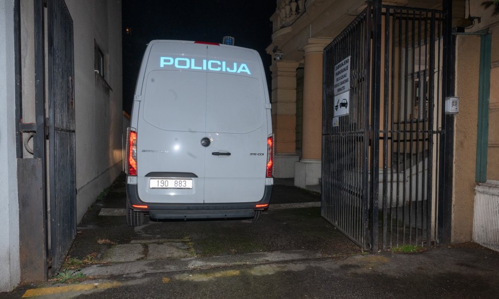 policija