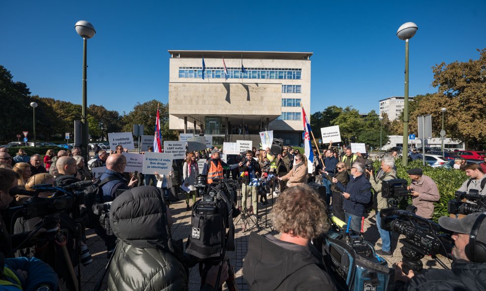 Prosvjed roditelja zbog zdravstvenog odgoja