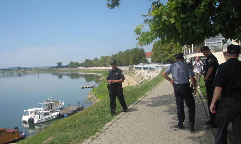 SAVA SLAVONSKI BROD POLICIJA UTAPANJE